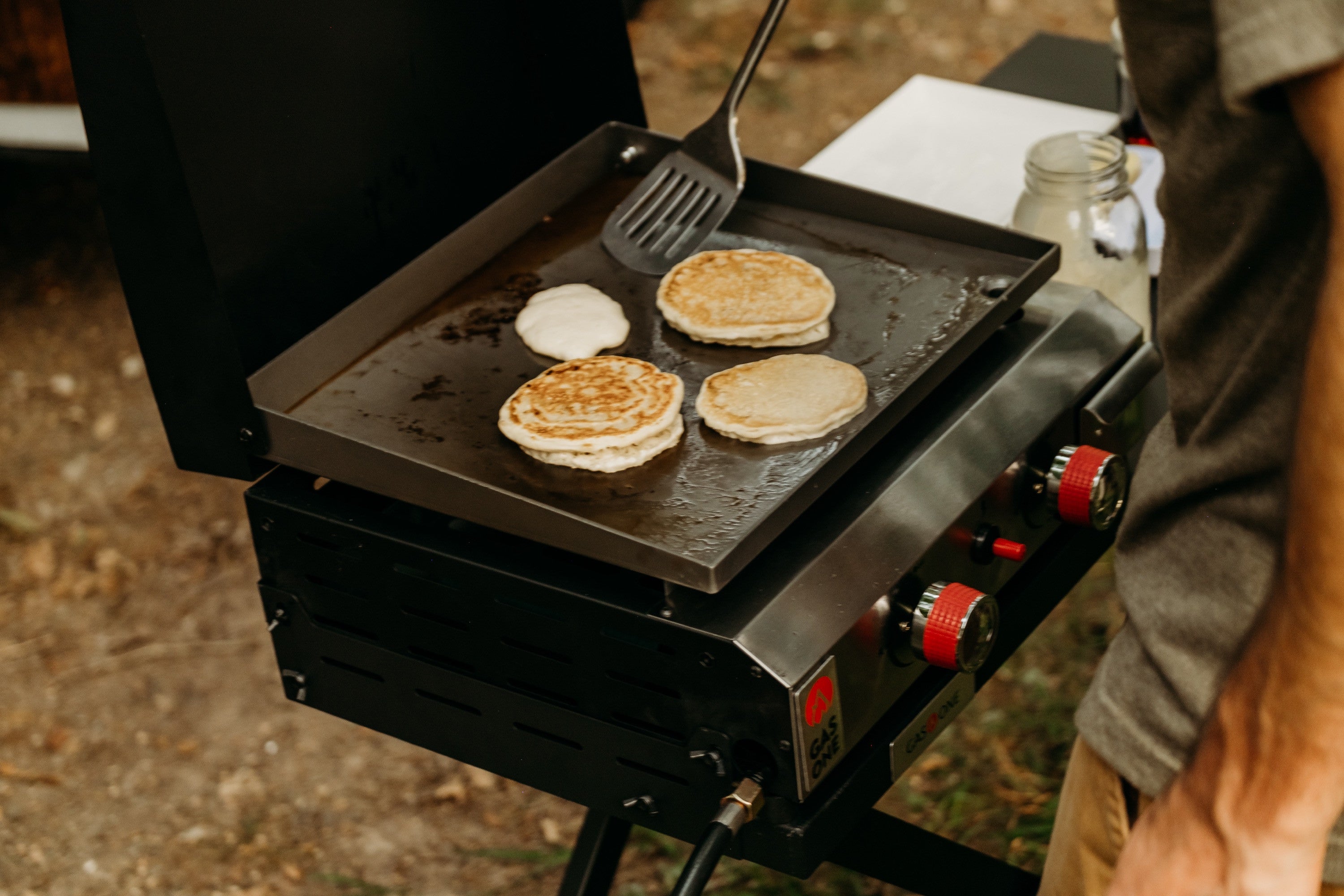 2-Burner Flat Top Griddle with Lid – Gas One