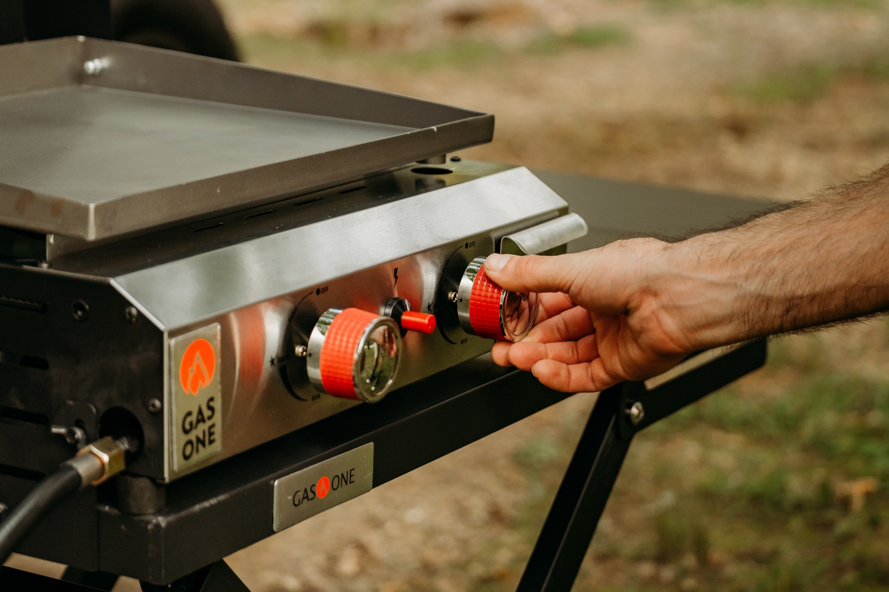 2-Burner Flat Top Griddle with Lid – Gas One