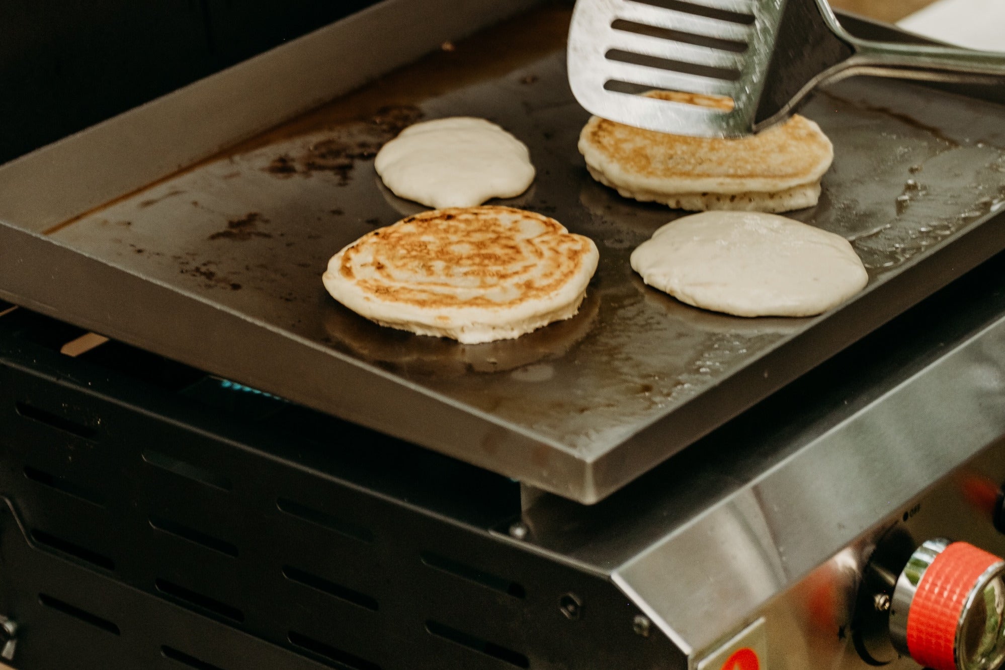 2-Burner Flat Top Griddle with Lid – Gas One